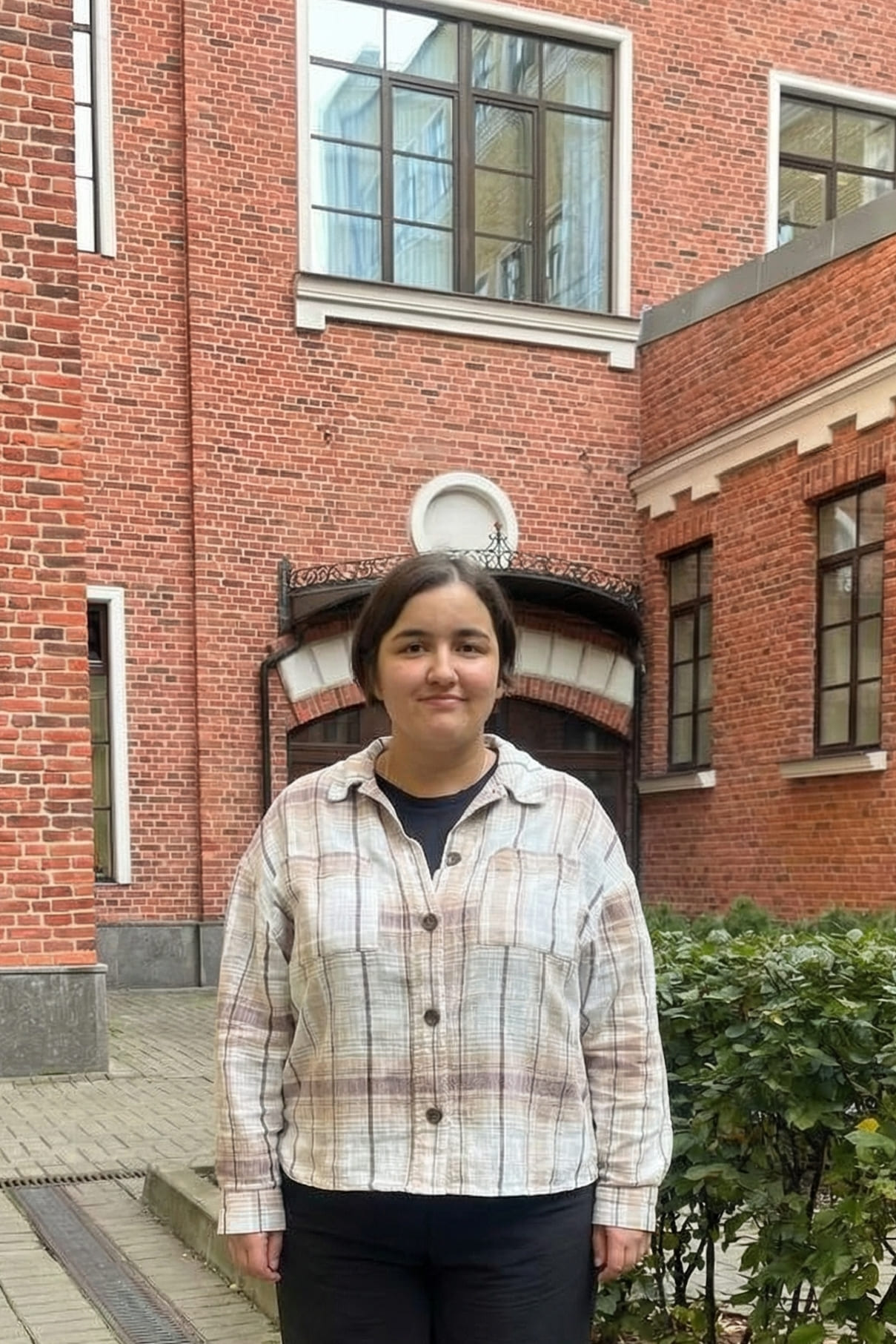 Руководитель группы по работе с обращениями и ГИС Отдел по связям с общественностью / Дирекция по развитию Цугкиева Лина Артуровна